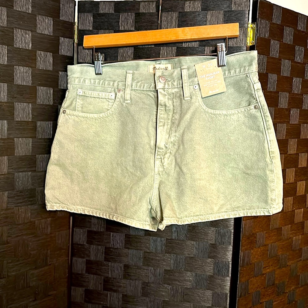 NWT! Women’s SZ 30 Madewell grey/green 3” inseam “momjean short”.